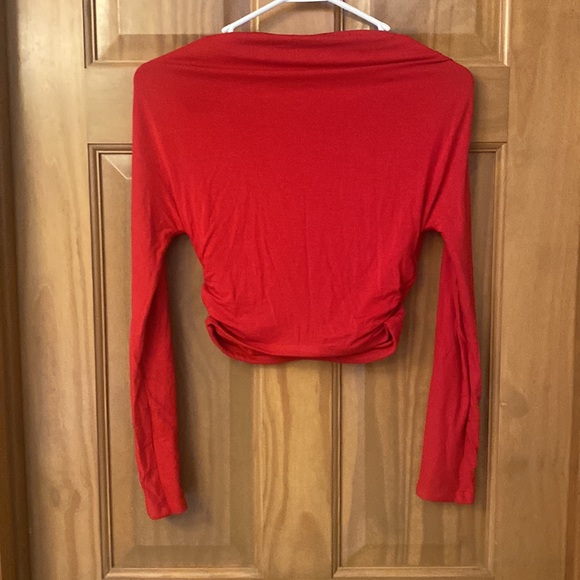 Lovers + Friends red sexy plunging neckline cropped long sleeved top, size M - Picture 3 of 3